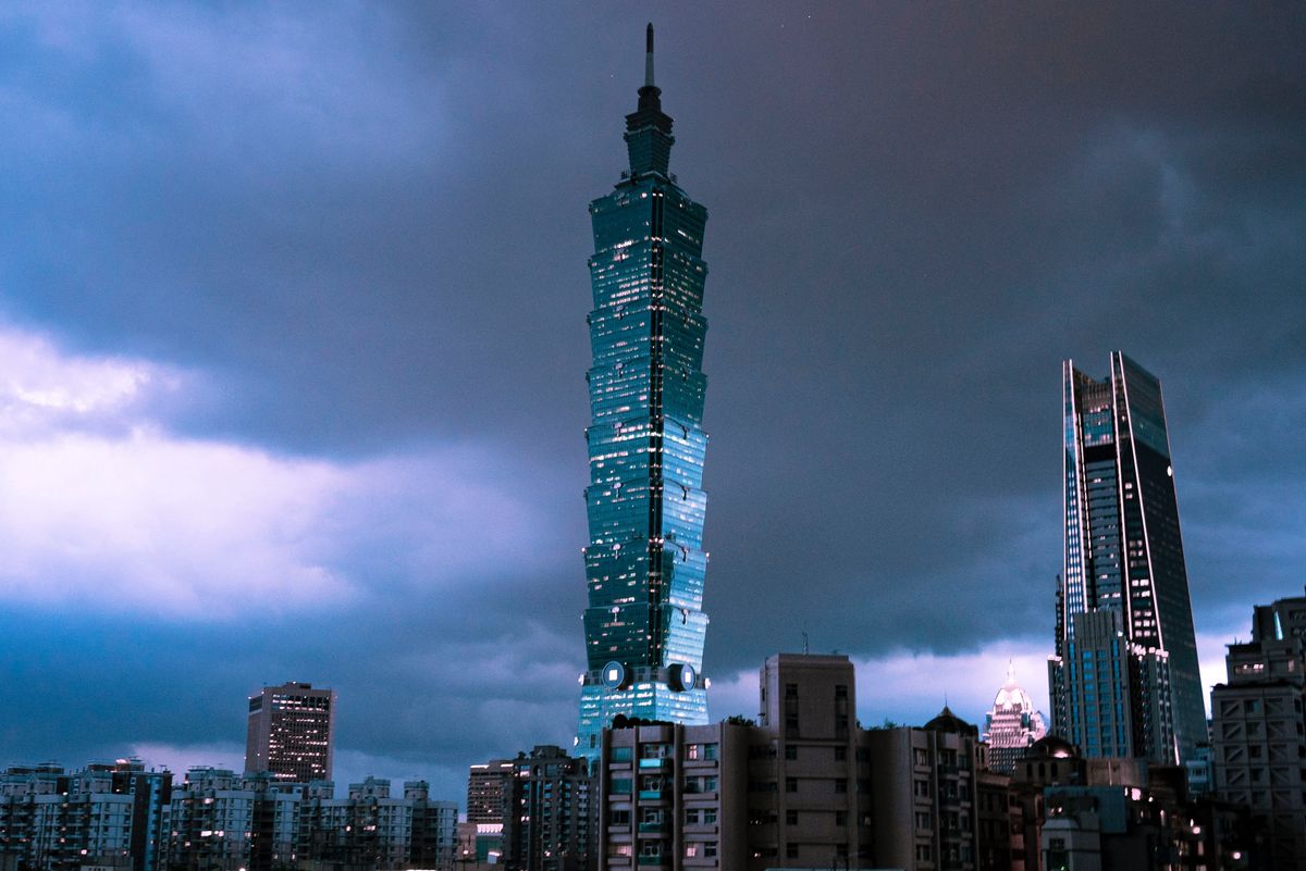 Taiwan Dips Into Recession with Export Shortfall